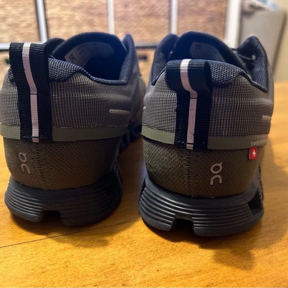 On Cloud 5 - men’s 8/ EU 41 in olive with black soles - Picture 2 of 6